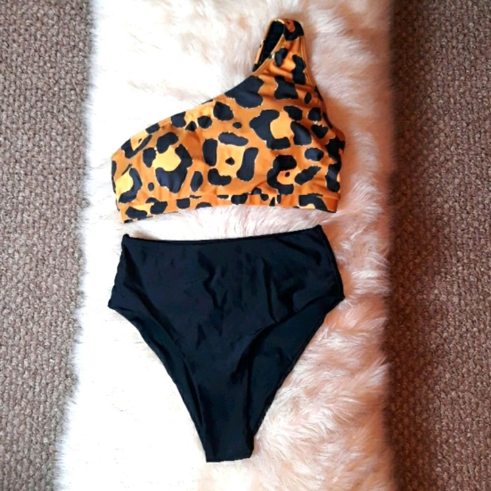 NWOT 2 piece animal print bathing suit
